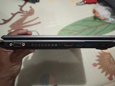 Tampilan Sisi Kanan Fujitsu Lifebook T902