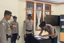  Achmad Fauzan Pimpin Upacara Sertijab Kabag Ren di Lingkungan Polres Tolikara 