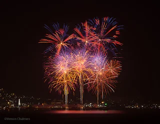 Fireworks Photography : Canon EOS 6D / Canon EF 70-300mm f/4-5.6L IS USM Lens
