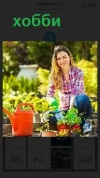 девушка занимается хобби, сажает цветы в землю из горшков