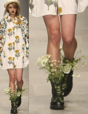 9 Weirdest Clothes at London Fashion Week: Bloomy Shoes