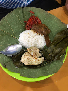 Makan enak di Cirebon Makanan Khas Cirebon Bu Nur Nasi Jamblang