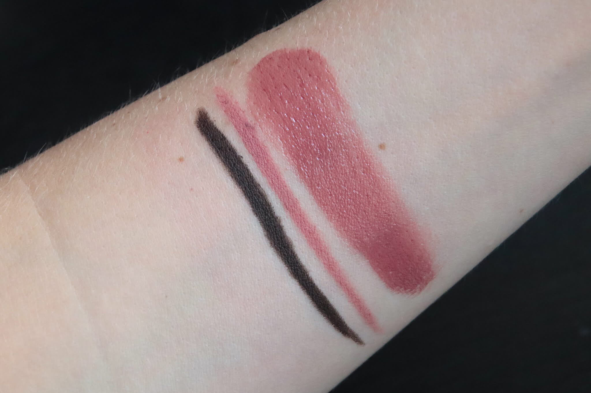 Charlotte Tilbury Pillow Talk Crayon Lip Cheek Glow Barbarella Brown crayon yeux swatch