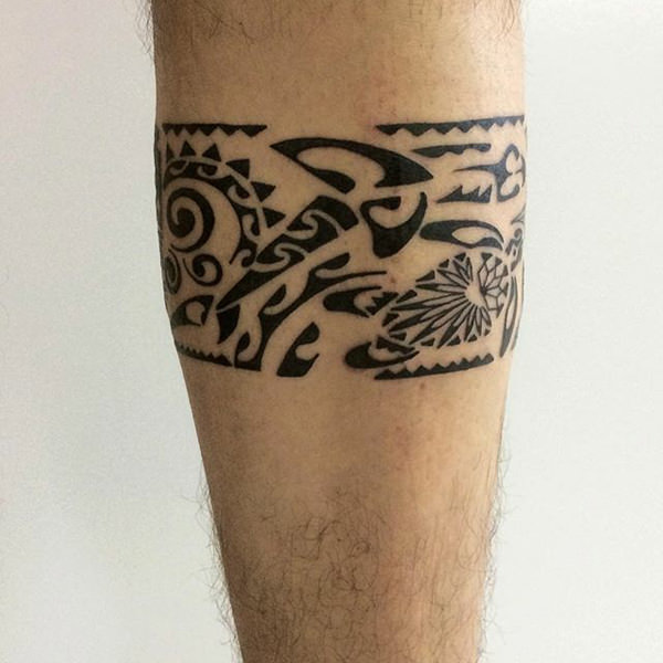 40 tatuagens masculinas para as panturrilhas que vão te deixar impressionado