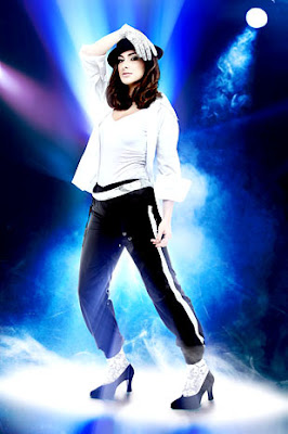 Francine Piaia imita Michael Jackson em ensaio fotográfico