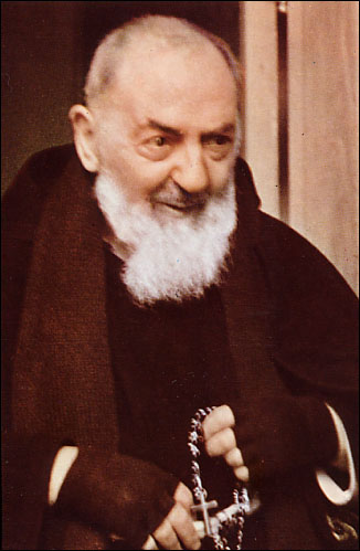 “Tudo o que vem de Deus deixa a alma tranquila mesmo diante de aflições e contradições.” Padre Pio