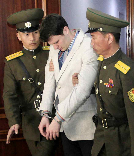 Otto Warmbier foi constrangido a sessão de auto-acusação pública e condenado. Ficou em estado de coma após desastrosa intervenção médica.