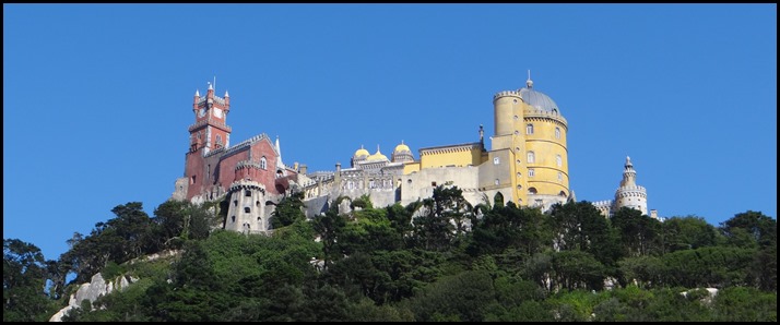 Le palais, plus proche du château Disney ou d'un gâteau à 7 parfums que de l'image qu'on se fait d'un palais..!  ;)