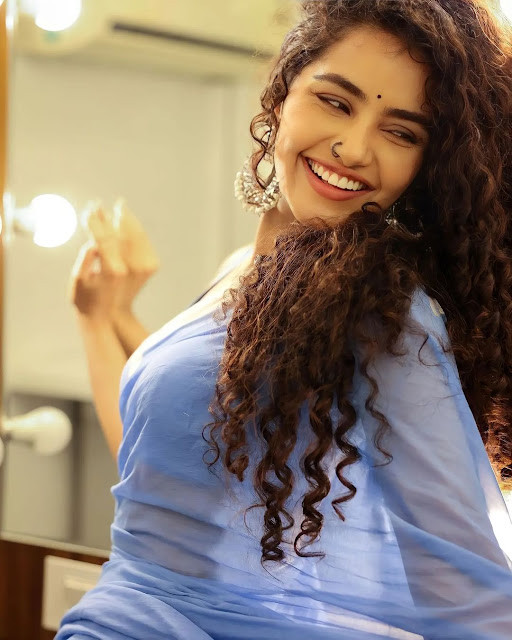 Actress Anupama Parameswaran Latest Hot Photos in Saree
