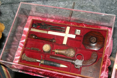 Vampire killing kit Seen On www.coolpicturegallery.net