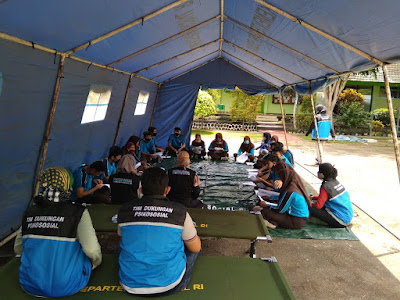 Tagana Pacitan memberikan pengarahan kepada anggota Pramuka SMAN 2 Pacitan pada kegiatan "Tagana Go to School" (Foto Istimewa)