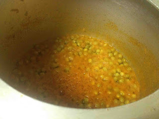GREEN PEAS CURRY