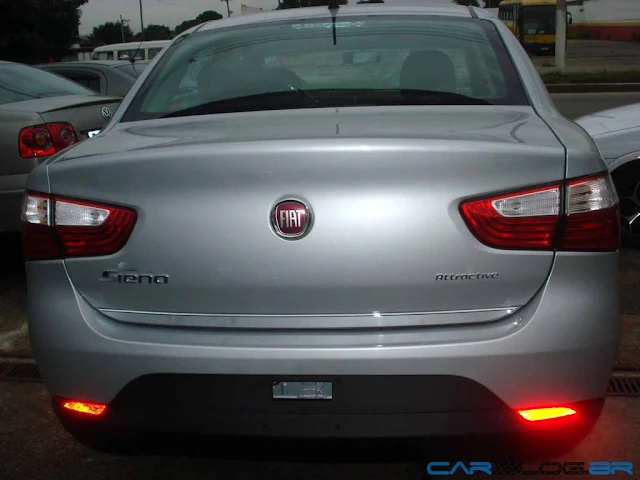 Fiat Grand Siena Attractive - traseira