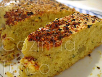  Pão de Milho com Azeitonas Verdes (Zeytinli Mısır Ekmeği)