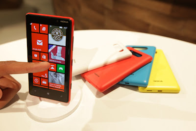 Nokia Lumia 820 Mobile Phone Pictures
