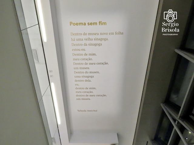 Poema Infinito no teto do Museu Judaico de São Paulo
