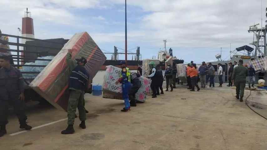 Llegan barcos con alimentos e insumos para afectados en Choroní