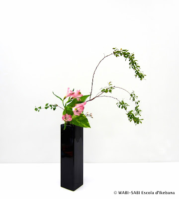 Ikebana-nageire-freestyle-wabisabi-escoladikebana