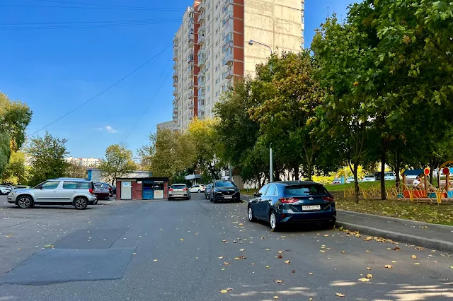улица Маршала Захарова, дворы
