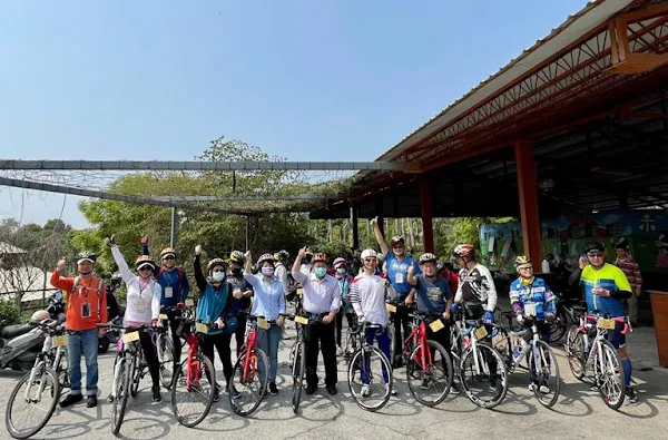 ▲自由車國家教練方一成表示，縣道139線自行車綠色隧道，也吸引國際自由車環台賽及全國知名的環化自由車公路賽到此舉辦。（記者林明佑翻攝）