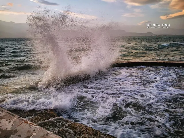 Μανιασμένοι νοτιάδες στο Ναύπλιο