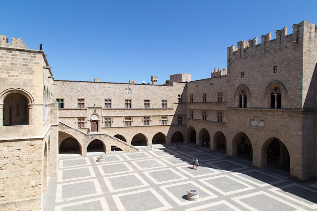 viaggio rodi rodos grecia estate mare farfalle valle colosso granchio asinello gatti