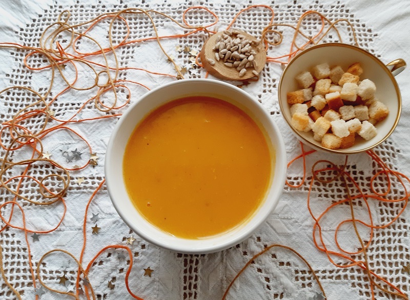 Zuppa di zucca con lenticchie decorticate