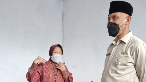 Disambut Gubernur dan Wagub Sumbar, Mensos Risma Kunjungi Korban Longsor Tambang di Solsel.