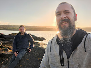 Beer, sun, rocks and MIDGES!