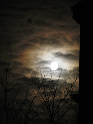 Full moon on Wednesday morning, 06.25 a.m.. It is said that the corona forbodes a change of weather.