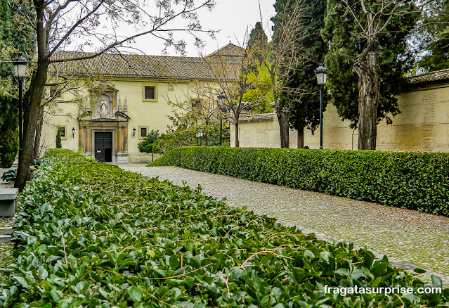 Alameda de acesso ao Mosteiro de San Jerónimo, em Granada