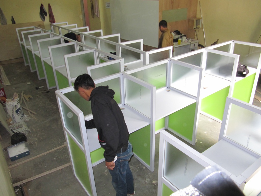 Harga Diskon Meja Sekat Kantor Custom Furniture Semarang