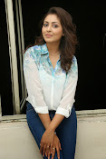 Madhu shalini glam pics-thumbnail-23