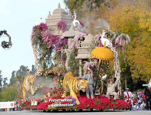 DECK THE HOLIDAY'S: HOW TOURNAMENT OF ROSES PARADE FLOATS ARE MADE!!