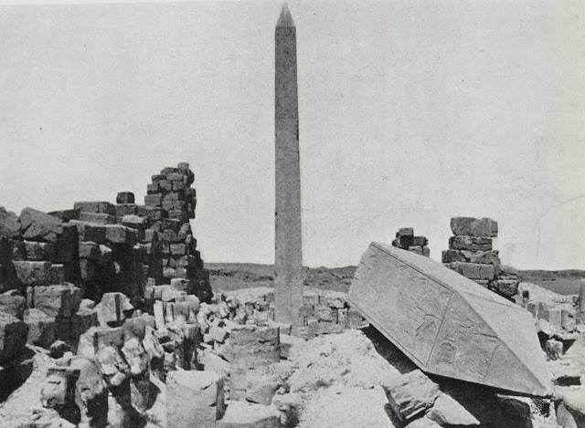 Обелиск Хатшепсут в Карнаке в 1906 году