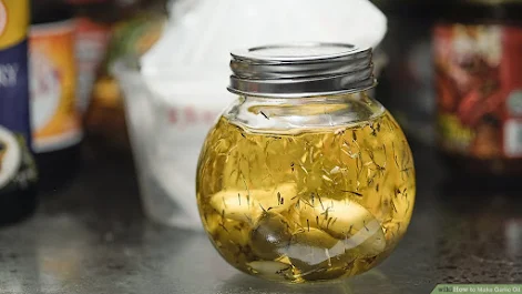 How to Prepare Homemade Garlic Oil