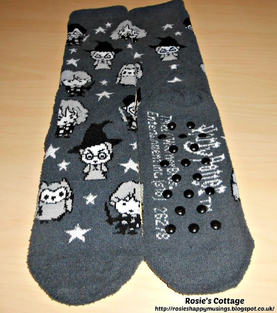 Shopping fun and a mini shopping haul: Adorable Harry Potter themed anti slip socks in Primark. 