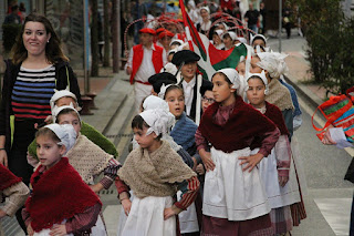 Lutxana aplaude el 60 aniversario del grupo de danzas Amaia