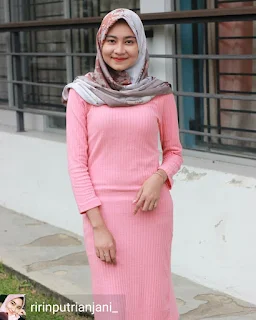 Hijabers cantik Ririn Putri Anjani