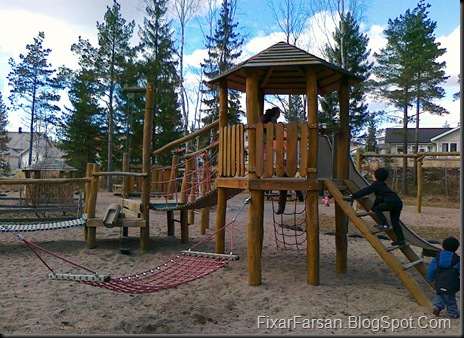 Lekpark Gungor klätterställning naturstockar (1)