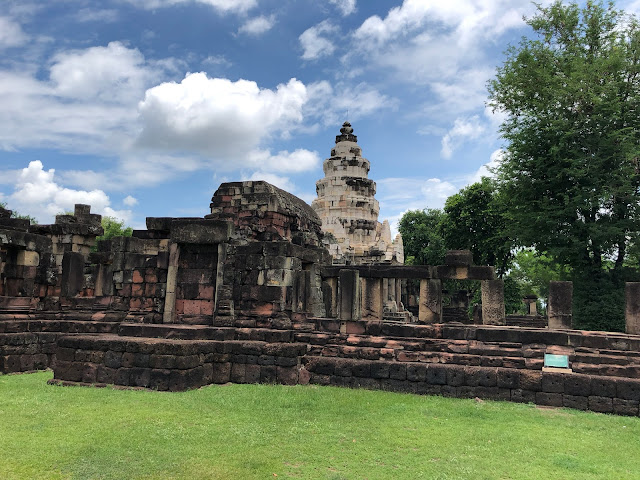  Prasat Hin Phanom Wan