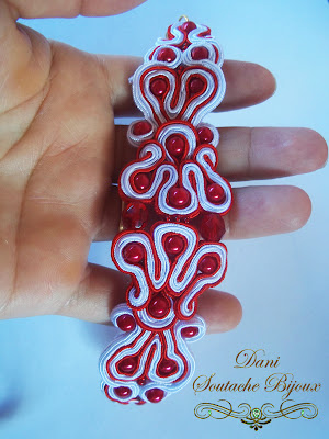 pulseira em soutache vermelho e branco