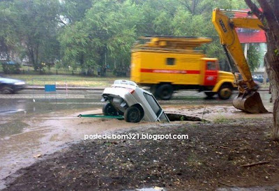 Lubang Di Jalan Raya !