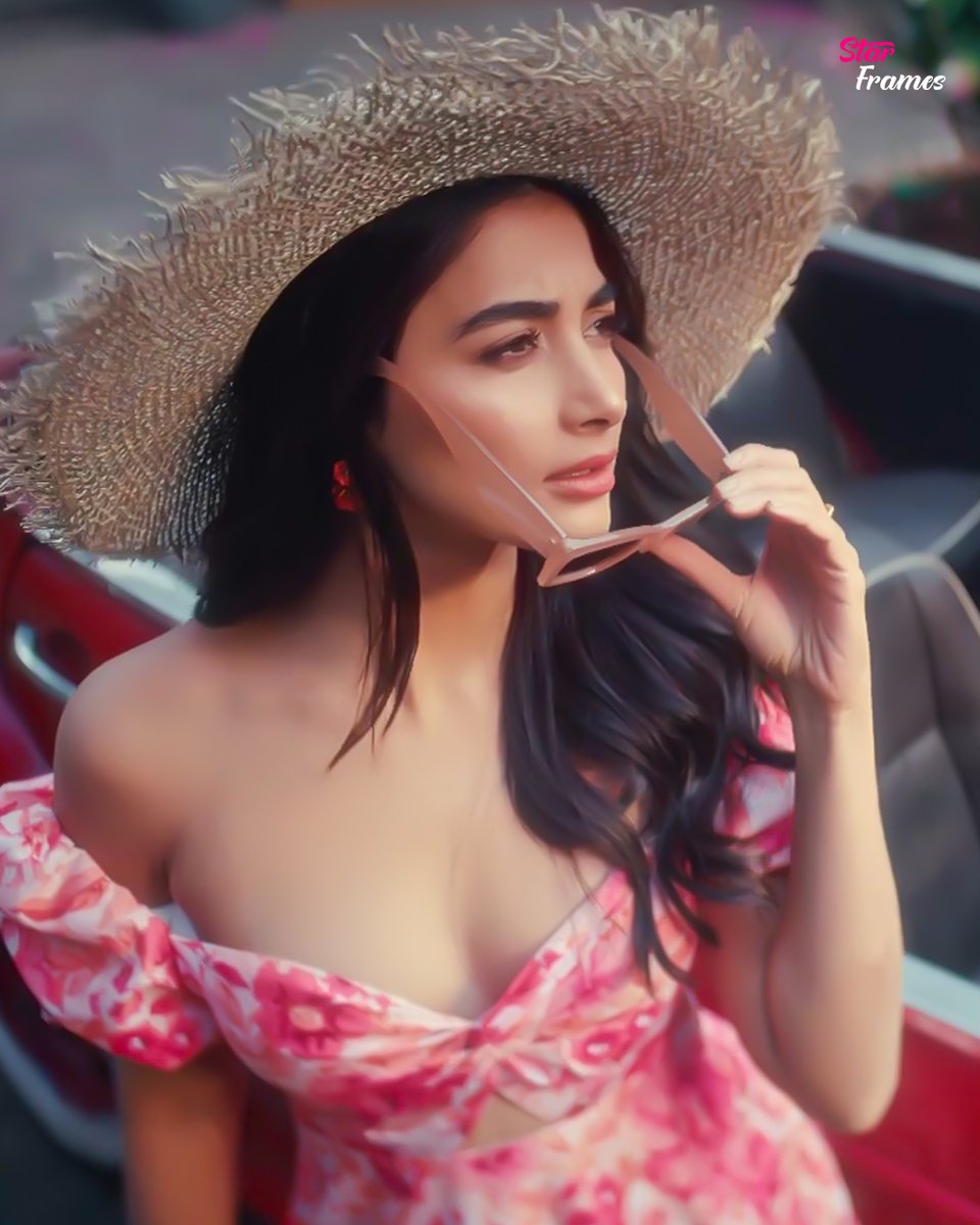 Pooja hegde pic