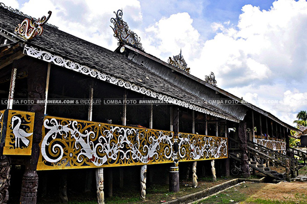 arsitek nusantara rumah adat dayak