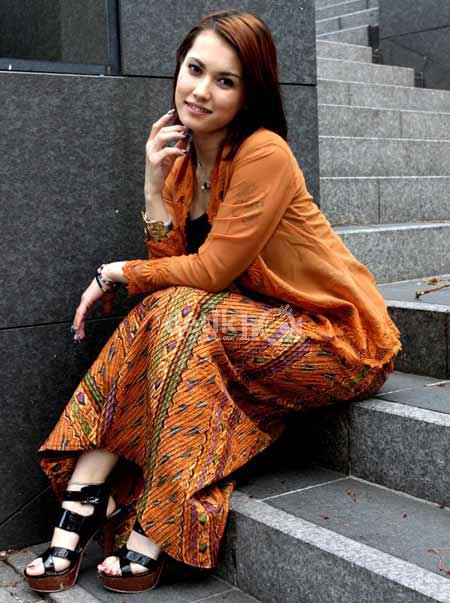 Maria Ozawa Photo Wear Kebaya