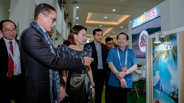 Sandiaga Salahuddin Uno bincang-bincang dengan peserta Asean Tourism Forum dan Travex (Travel Exchange) 2023