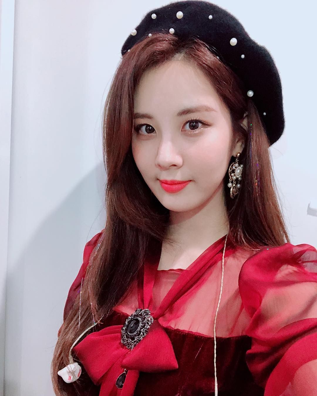 theqoo SNSD SEOHYUN AND IZONE JANG WONYOUNG WEARING THE ...