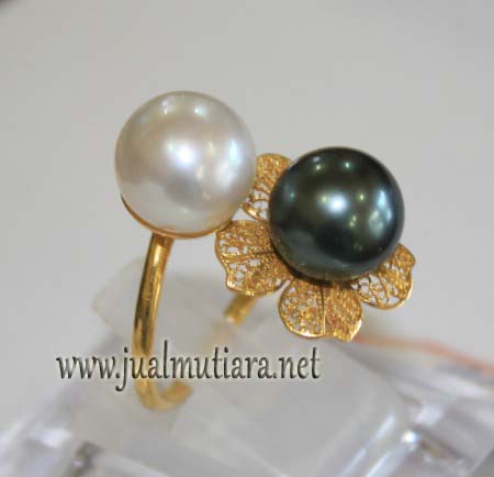 Cincin Emas Mutiara Air Laut Asli Lombok Warna Putih dan Hitam - Kode ...