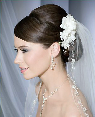 Hollywood Trendy: Hair Accessories For Wedding